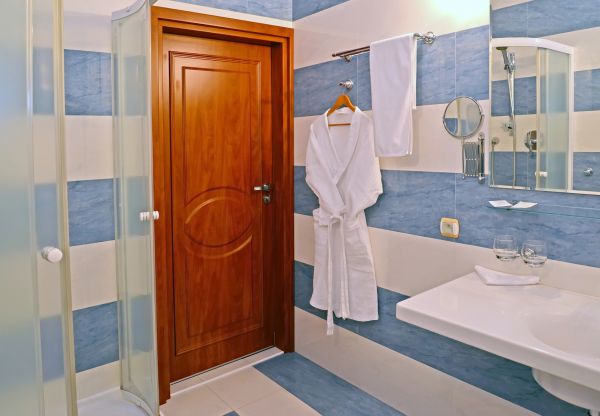 Bath Wall Cover Installation